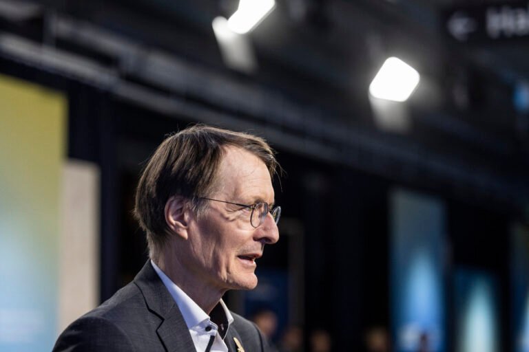 Bundesregierung riskiert weiteren Zusammenbruch des Pflegesektors