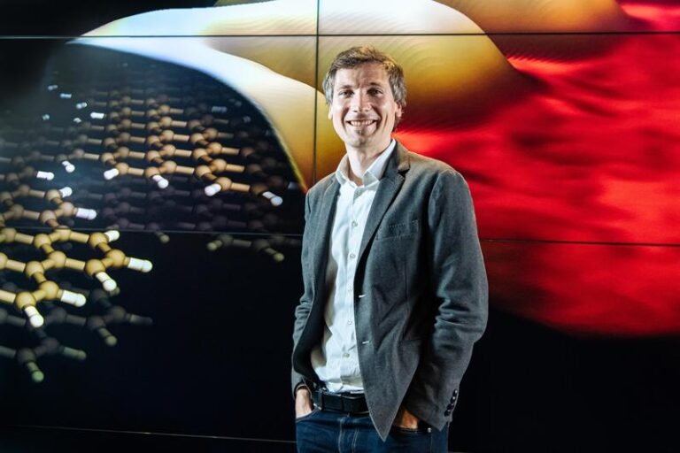 Lorenz Herrmann leitet das Empa-Departement «Moderne Materialien und Oberflächen». Quelle: Marion Nitsch Copyright: Empa